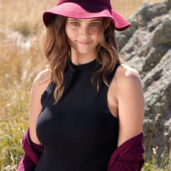Senior Photo Girl in Floppy Hat