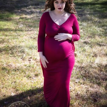 Maternity photo with a confident women